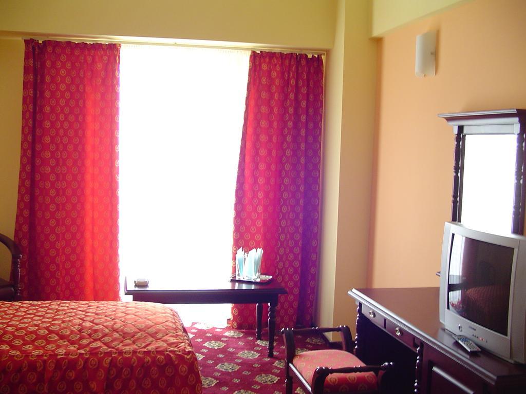 Hotel Europa Ploiesti Ngoại thất bức ảnh